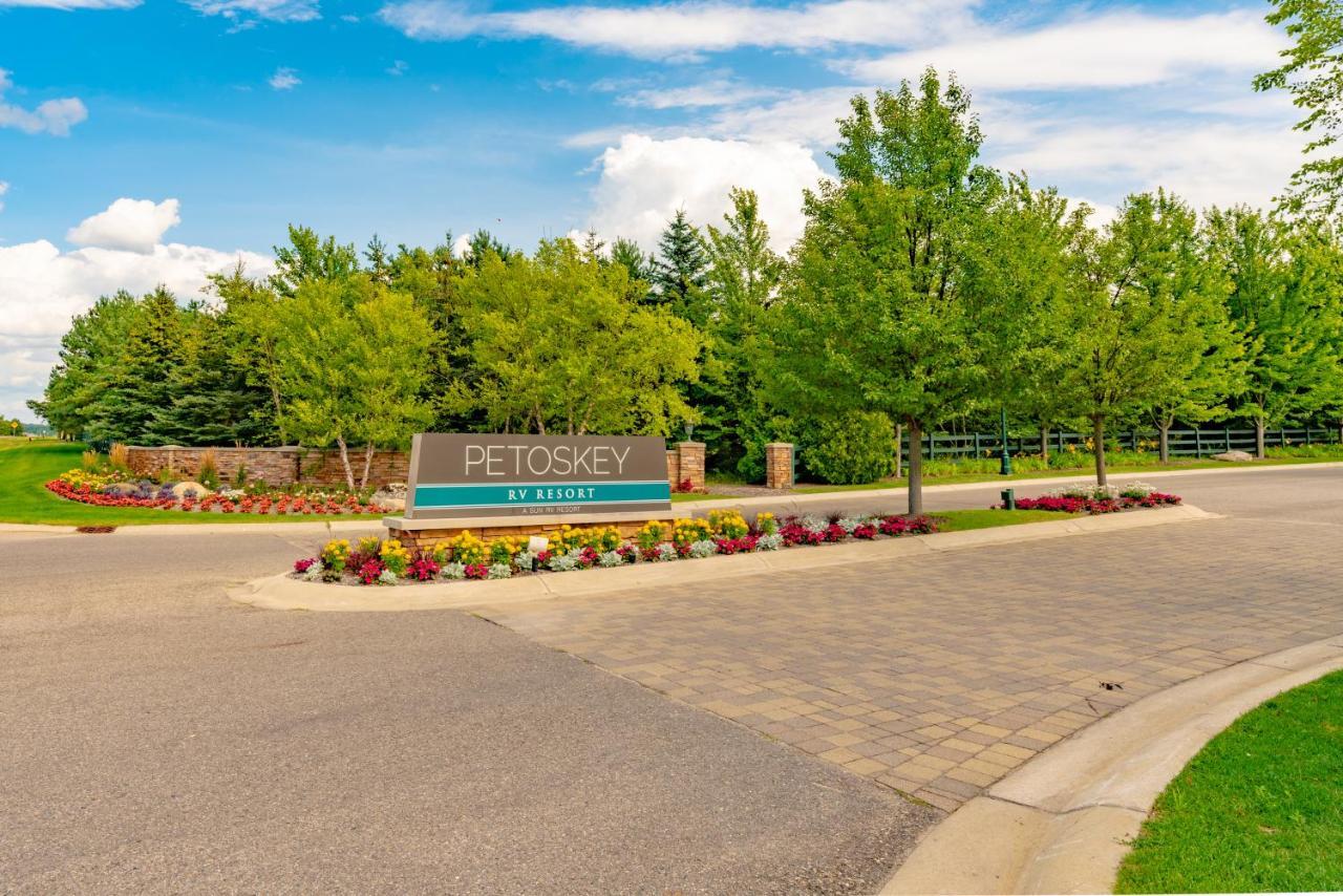 Sun Outdoors Petoskey Bay Harbor Exterior foto
